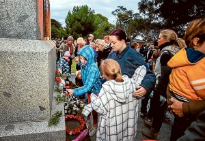 ANZAC DAY MORNINGTON DAWN 25-04-2015 BY YANNI 13  